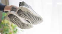 「靴のニオイが消えた」　話題の“靴消臭パウダー”が高評価　「パパッと振りかけるだけ」「子どもの足が臭くない！」「12時間後でも臭わない」