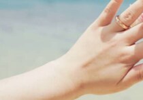 夫に「蛙やん」と言われたネイル→まさかのデザインに「これはカエルwww」「邪魔そうだけど」「初めて見る」