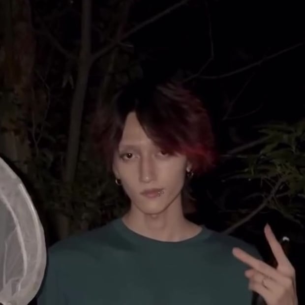 夜、ユニクロのTシャツで出かけたら“胸元に違和感”→まさかの正体に「それは聞いてない」「私なら叫び散らかす」