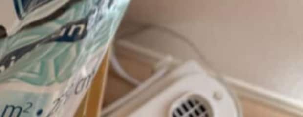 夫「結婚指輪なくした」→諦めかけていたら…… “まさかの場所”で妻が発見「本当になんでこんなところに」「『穴です』みたいな顔してる」