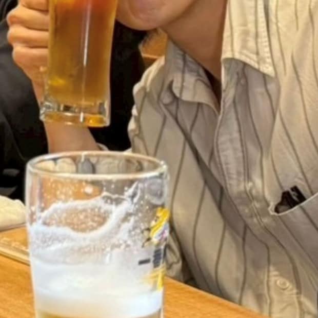 居酒屋で写真を撮ってもらったら……「これめっちゃ菊池風磨やん」奇跡の1枚に「声出た」「悔しいけど似てるわ」