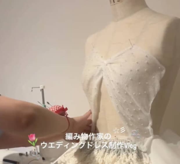 花嫁が自身の“ウエディングドレス”を作ってみたら……「えっ、天才……？」　363万再生の“驚きの光景”に「すご！」「こりゃあ大変な作業だ」