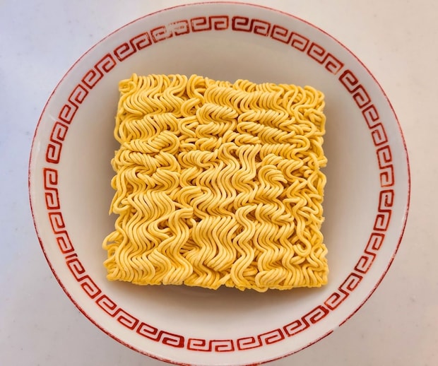 「無性にこれが食べたくなる」　30代以下が選ぶ“トッピングなしでもうまい袋麺”→選ばれた1位に「我が家の常備食」「小学生の時から一番好き」の声