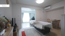 「狭い部屋でもソファーでくつろぎたい」2人暮らしの8畳リビングダイニング、プロが模様替えすると……　理想をかなえた空間に「こんな部屋がほしい」「見ていてウットリ」