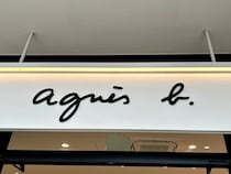 「エコバッグがなくてもこれひとつで荷物が入る」　agnes b.（アニエスベー）の“ロゴトートバッグ”が大好評　「どんな服装にもあう」「娘の通学用に購入」