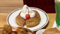 38歳男性の休日は「1人コメダ珈琲店です」→テーブルを見ると……　5100円の“圧巻の光景”が180万表示「店員さんもびっくり」「大優勝すぎ」