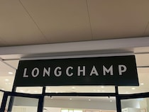 「持ってる人を見かけて思わず購入」　ロンシャンの“小さめハンドルバッグ”が大人気　「持ち歩きにちょうどいいサイズ」「めっちゃ軽くて大容量」