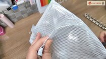100均のポーチに穴を開けて……　便利アイテムに変身するアレンジ工作が作ってみたくなる　「早速、材料調達します」「やってみます」