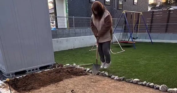 “ど素人”の40歳主婦が「畑に向かない土」と言われた庭に挑戦→5カ月後…… 驚きの光景に「立派!」