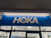 「今まで履いたサンダルで一番快適」　HOKAの“9900円リカバリーサンダル”が好評　「長時間履いても全く痛くならない」「フワッフワで足の裏が気持ちいい」「毎日履いてます」