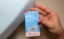 ダイソーの低反発クッション→“じゃない使い方”に「すごーーー！」「発想が天才すぎる」「どうしてこうなった？」