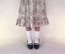 小花柄のワンピース→10年着続けたら……「全然違う！」「完全に元とってる」　激変コーデに驚きの声