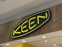 「他のサンダルはもう履けません」KEENの“スニーカーみたいなサンダル”が大好評　「どこまでも歩いて行ける」「これで4足目」「素足も靴下も快適」