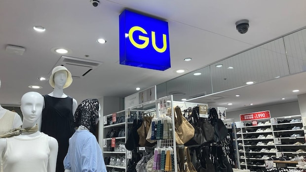 「楽なのにちゃんと感もある」　GUの“1990円サテンパンツ”が高評価　「足のラインも拾わない」「上品で高見え」「Tシャツと合わせて決まる」