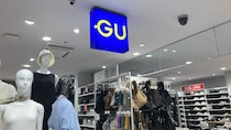 「楽なのにちゃんと感もある」　GUの“1990円サテンパンツ”が高評価　「足のラインも拾わない」「上品で高見え」「Tシャツと合わせて決まる」