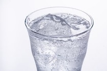 「これ以外買わなくなりました」　サントリーの“レモン強炭酸水”が好評　「炭酸水で一番好き」「レモンの風味が自然」「サウナ後のドリンクはこれにしてる」の声