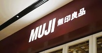 「履き心地が最高過ぎる…」「幅広でも履ける！」　無印良品の“3990円サンダル”が大好評　「クッションが気持ちいい」「ボテっとした見た目もかわいい」