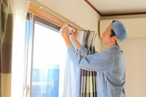 「半信半疑でしたが、効果はあります！」　暑さ対策に“アルミ断熱カーテン”が高評価　「窓周辺がかなり快適に」「西陽の部屋に助かる」