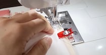 「こういうのが欲しかった」1L水筒もすっぽり入る“ボトルショルダー”　夏のお出掛けに便利で「とてもありがたい」