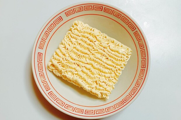 【女性に聞いた】言わなかったら袋麺とばれなそうな「袋麺シリーズ」ランキング! 2位は「日清ラ王」、1位は?