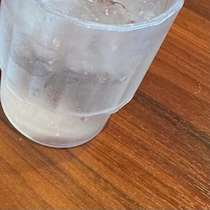 雨の日、3カ月娘を抱っこしてラーメン店へ行ったら……　店員の“神対応”に「泣いちゃう」「絶対行きます！」