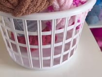 もちもちの極太毛糸→プラかごに編み付けると……「うわーっ」「どうやって思いついたの!?」　“使える”完成品が496万再生【海外】
