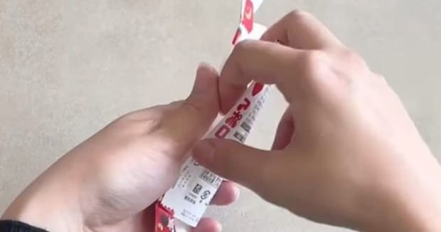 お菓子の箱を開いて水に浸け……　クセになる‟驚きの完成品”に「挑戦したい」「毎日のように作っています」