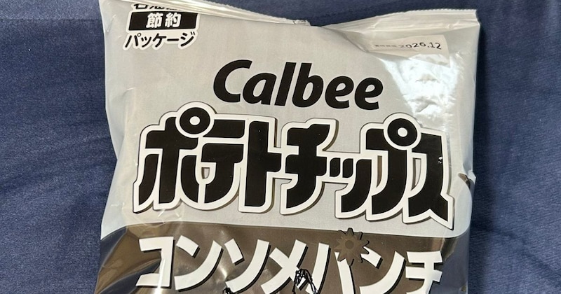 カルビー「白黒ポテチ」に“下書きなし一発勝負”で絵を描いたら……「これ欲しい！」　まさかの完成品に称賛「印刷かと思うレベル」