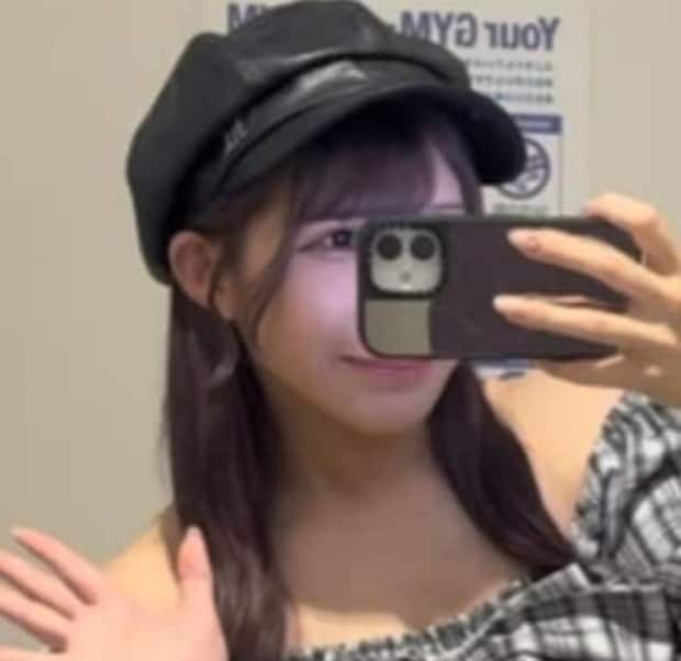 フリフリの服を着たガーリーな女性→後ろを見ると…… ありえない姿に驚がく「隠しきれてなくて好き」「芸術すぎる」