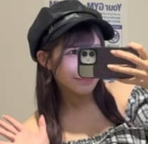 フリフリの服を着たガーリーな女性→後ろを見ると……　ありえない姿に驚がく「隠しきれてなくて好き」「芸術すぎる」
