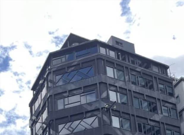 海外の街で見つけた“ポケモンすぎる光景”が200万表示　「逆に何の建物なんだよ」「バトルしないと上に行けない」