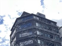 海外の街で見つけた“ポケモンすぎる光景”が200万表示　「逆に何の建物なんだよ」「バトルしないと上に行けない」