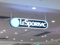 「毎日使ってます。お気に入りです」　LeSportsac（レスポートサック）の“ショルダーバッグ”が大人気　「長財布・携帯・鍵がすんなり入る」「外ポケットもファスナー付き」