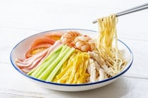 豪華な具材や海鮮のうまみが染みたスープと手作り麺が評判の老舗などを紹介！　埼玉県の「冷やし中華」の名店10選！