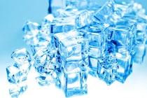 「取り出すときが気持ちいい」「ハイボール用」　スティック氷が作れる“製氷皿”が大人気　「極太だから溶けにくい」「リピ確定」