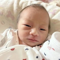 ママ「これがこうなるとは誰も想像できん」→生まれたて赤ちゃんが3カ月後……　驚きの成長姿に「信じられない」「ただの天使か」