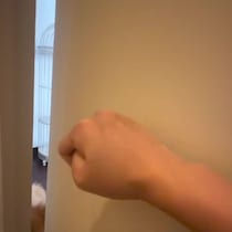 トイレに閉じ込められた妻→5時間後、現れたのは……「マジで王子だった」「白馬の王子様にしか見えない」と453万表示