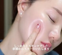 元客室乗務員の女性がすっぴん公開→“CAメイク”を再現したら……　驚きの姿に「終始ガン見」「とても素敵でございます」