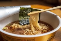 「ちょっと高いけど美味しい！」　女性に聞いた“店のラーメンくらいうまいカップ麺”ランキング上位に「毎回スープ飲み干してます」「チャーシューあるのも良さ」の声