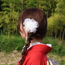 成人式前に“ママ振袖”に袖を通す18歳娘→プロに「短い」と言われたが……　圧巻の着姿に「素敵ねぇうっとり」「綺麗さが引き立ちます」