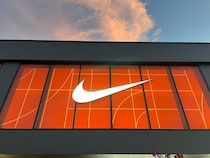 「最高に使いやすい」　NIKE（ナイキ）の“サンダル”が大人気　「履き心地もクッション性も◎」「サンダルで走れるなんて感動」