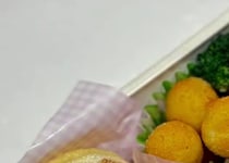 高校生娘の終業式、母が作ったお弁当は……　目からウロコの中身に「この発想はなかった！」「こんなお弁当食べたかった」