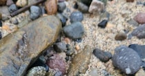 浜辺を歩いていたら→「なんかすごいの拾っちゃった」　380万表示の“まさかの物体”に「自然の芸術ですね」「本当に奇跡的」