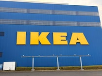 「自分に合った高さに調節できる」　IKEAの“2999円サイドテーブル”が大好評　「スチール製で重厚感あり、丈夫で長く使えそう」「飲み物の置き場が気が利いてて良い」