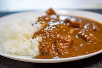 【関西地方在住者が選ぶ】レトルトとは思えないうまさの「レトルトカレー」ランキング！　同率1位は「こくまろカレー」ともう一つは？
