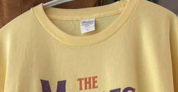 妻が夫にプレゼントした“バンドTシャツ”→よく見ると…… 驚きの正体に「天才!!!!」「お金払うから作ってほしいレベル」