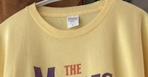 妻が夫にプレゼントした“バンドTシャツ”→よく見ると……　驚きの正体に「天才!!!!」「お金払うから作ってほしいレベル」