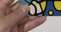 メルカリで中古のグラスを購入→ダンボールを開けると……　底から出てきた“まさかのもの”に「珍しい物ゲッタですね」「とっても貴重」
