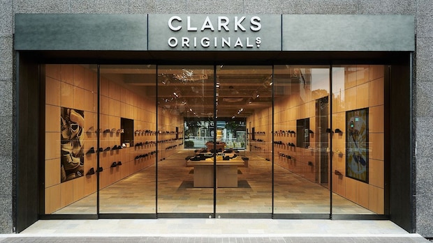 「ガチで足が痛くならない」Clarksの“歩きやすいサンダル”に絶賛の声 「星100個です」「旅行で一日歩いても疲れない」