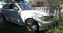 長い間放置されたボロボロのBMW→車内をみたら ……「うわぁ！」　衝撃の光景に「絶望した」「泣いてる」【海外】